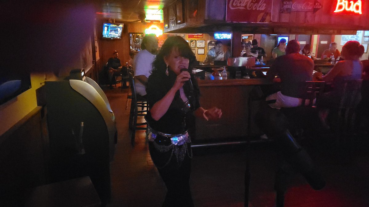 MidniteRavyn's tweet photo. I may ot may not have done a thing tonight! #BackToPerforming! YouTube vids will be up soon https://t.co/qCVO1bmnvG