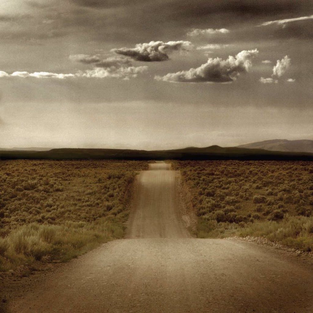 franch_laura's tweet photo. “La mayoría de los mortales nunca llegamos a conocer nuestro verdadero destino; simplemente somos atropellados por él. Para cuando levantamos la cabeza y lo vemos alejarse por la carretera ya es tarde, ...

👇🏻Seguir en hilo este texto de Zafón.

📷Michael Eastman

#UnAñoSinZafón https://t.co/reZ5oNYOLH