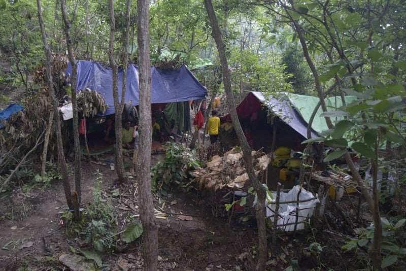 RvlBurma2's tweet photo. #Karenni State , According to a refugee, about 20 members of the Terrorists were forced to relocate to a refugee camp in the eastern part of #Demawso Township.(#Myanmar security forces). @Refugees

#WhatsHappeningInMyanmar
#June19Coup https://t.co/aBNKHwRvAp