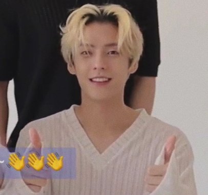 safeforhuta's tweet photo. his smile 💘 https://t.co/fxs5Xr3rbn