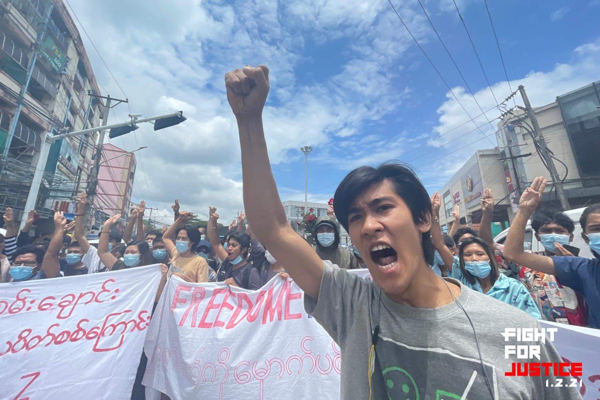 MinHanHtetBurma's tweet photo. Freedom from Fear. 

#76FlowerStrike 
#Yangon https://t.co/SrgB71BmAU