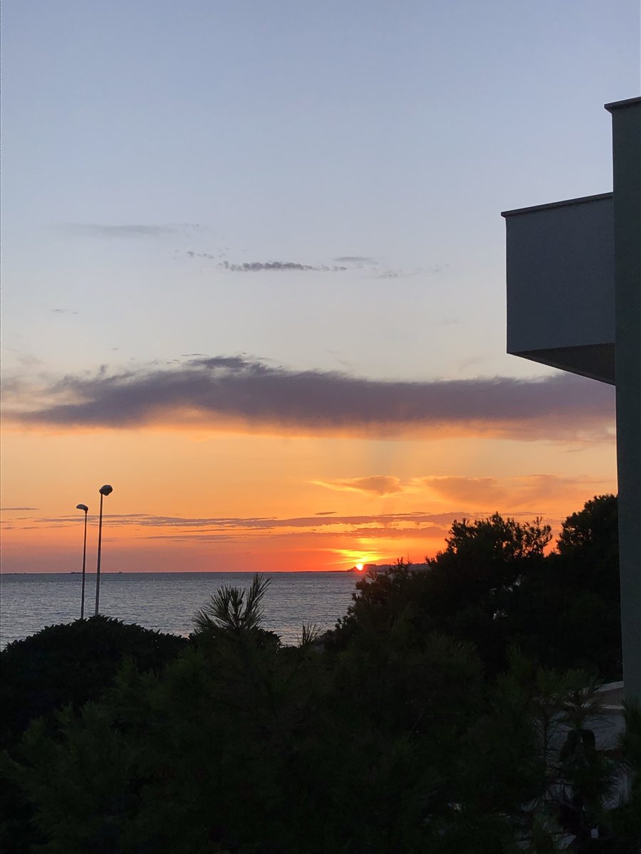 ciliegire's tweet photo. moodboard summer in puglia 🧡💙 https://t.co/62603yGExH