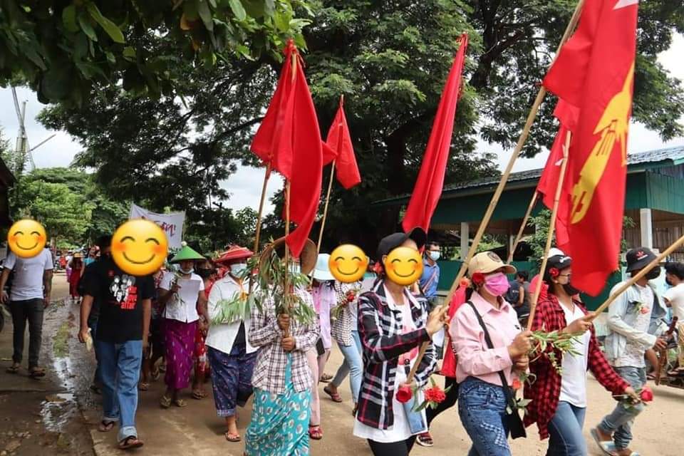 KaungKhantHto10's tweet photo. "Flower Strike'' for the 76th birthday of our leader, Daw Aung San Suu was celebrates by local residents from NantTaw village,#Homalin Tsp today. 

FREEDOM FROM FEAR

#WhatsHappeningInMyanmar #June19Coup #76FlowerStrike https://t.co/khixEpU0ld