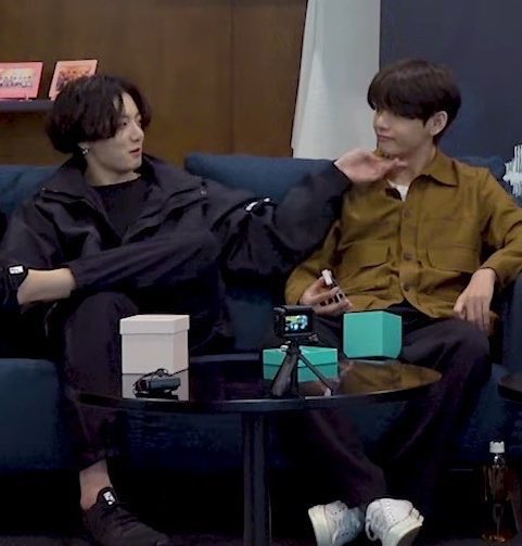 Taegether 🕷️🕸️ tweet media