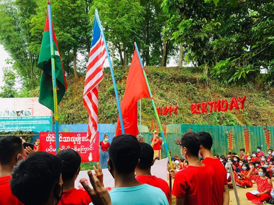 RvlBurma2's tweet photo. #Kachin State, celebrate Aung San Suu Kyi's  76th birthday and against the military dictatorship in #Hpakant today.

FREEDOM FROM FEAR
#76FlowerStrike 
#WhatsHappeningInMyanmar 
#June19Coup https://t.co/VqO2vTVUum