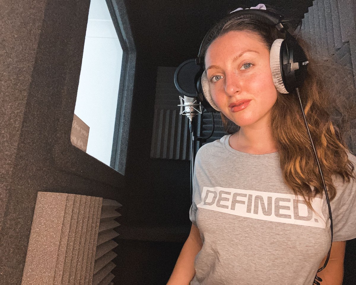 DefinedMusicUK's tweet photo. @_mirandamyles is in the studio again! What is she cooking up this time? 🎶🎤
Her latest single 'Angel Like You' with @alexbimsonmusic is out now! Check it out here!
https://t.co/aZWiI05kZP

Rocking the @definedappareleu Essentials Fitted T-Shirt ✨

#DefinedApparel #WeAreDefined https://t.co/371RNpJFkQ