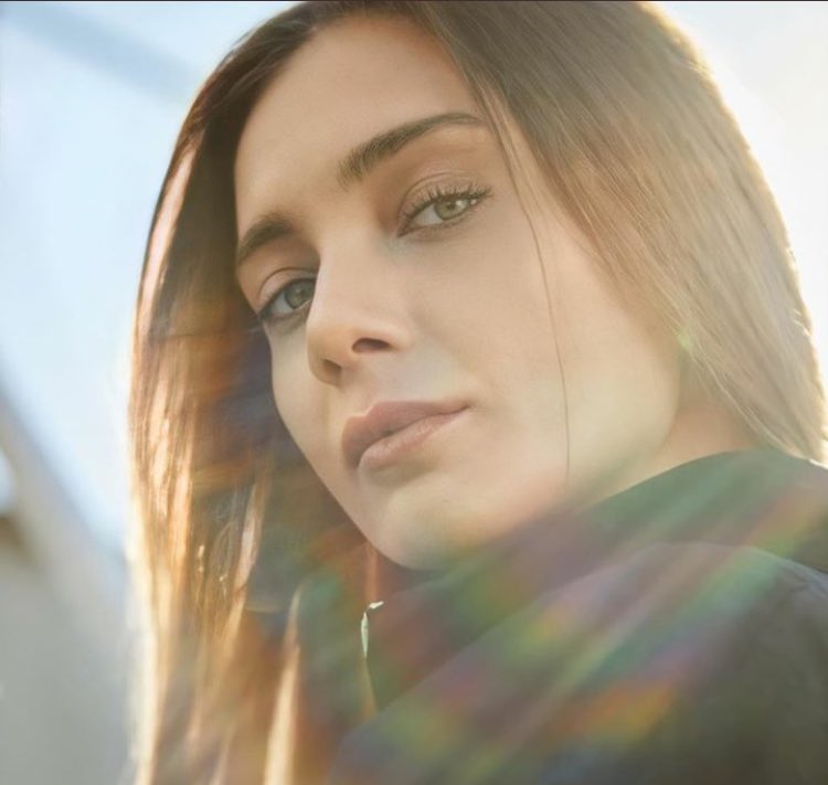 moonbow_______'s tweet photo. Sunlight☀️ #DamlaSönmez x #BaharSahin https://t.co/F25uBY2bii