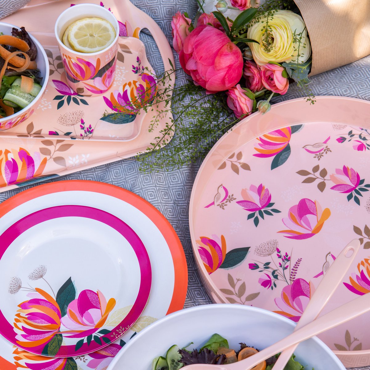 It's the beginning of #NationalPicnicWeek and we have the perfect exclusive collection for such an event &amp; we currently have 50% off for a limited time only! 
Discover Sara Miller London Peony &gt; bit.ly/3vybH3P