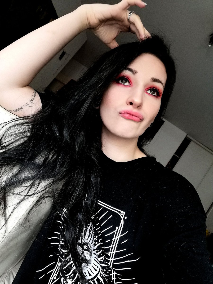 YenneferdeTrans's tweet photo. Je veux que ce hashtag explose 🎉
#TransWomenPride https://t.co/XXEDjLtIGS
