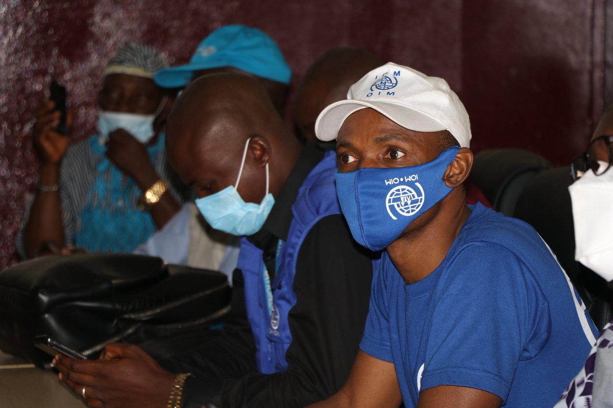 asadio14's tweet photo. Début de la cérémonie de déclaration de la fin de l'épidémie de la #MVE à #NZérékoré.
@OIMGuinee représentée par le Directeur du Sous Bureau, Dr Barry & @CamaraK #Karamoko, Coordinateur d’urgence.
#Ebolaresponse #CERF #PrepLine @GouvGN https://t.co/3sJFseKMU2