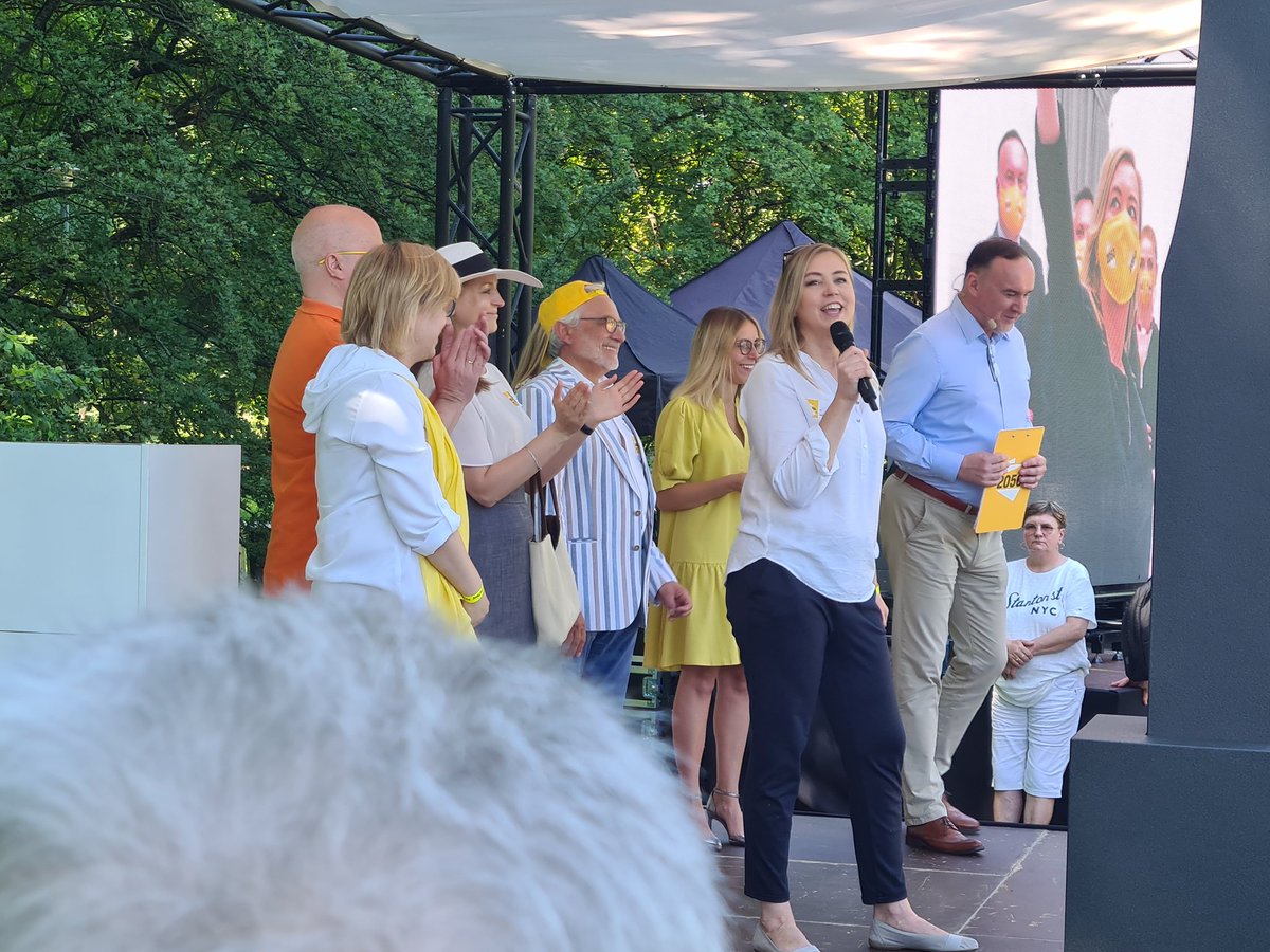 Piotr_Drac's tweet photo. Dziś w Warszawie na Polach Mokotwoskich brałem udział w inauguracji letniej kampanii objazdowej w ramach #Polska2050 wraz z posłami #Polska2050 oraz z gośćmi jak np. @FijoKonrad . Jest Energia i Moc!
@HannaGillPiatek @joannamucha @tzimoch @ProfMaksymowicz @hennigkloska https://t.co/VSHTHbKTX3