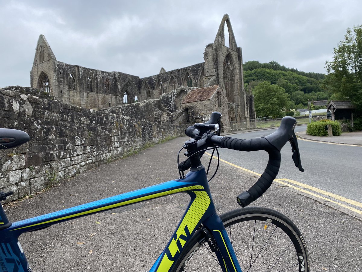 vickythompson28's tweet image. 54 miles on the bike over to Wales this morning 🚴‍♀️🏴󠁧󠁢󠁷󠁬󠁳󠁿 Think it was possibly the hilliest ride I’ve ever done and I moaned with every single hill 😬 Cycling over the Severn bridge never gets old though, even on a cloudy day. 

Who else is out being #merceractive today? #cycling