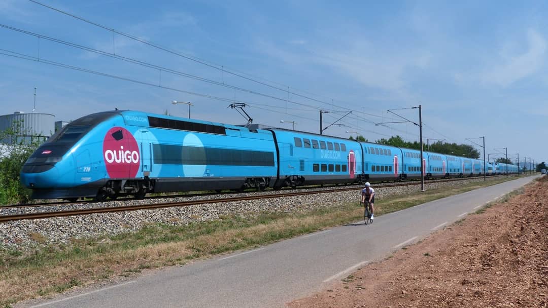 fantransport's tweet photo. Un reste de la livrée "Dragon Ball" (2 ans après) sur une des motrices de la rame 779 #tgvdasye sur le #tgvouigo 7851 Paris-Gare-de-Lyon - Nice-Ville (12/06/21). https://t.co/yB5JhSvpG1