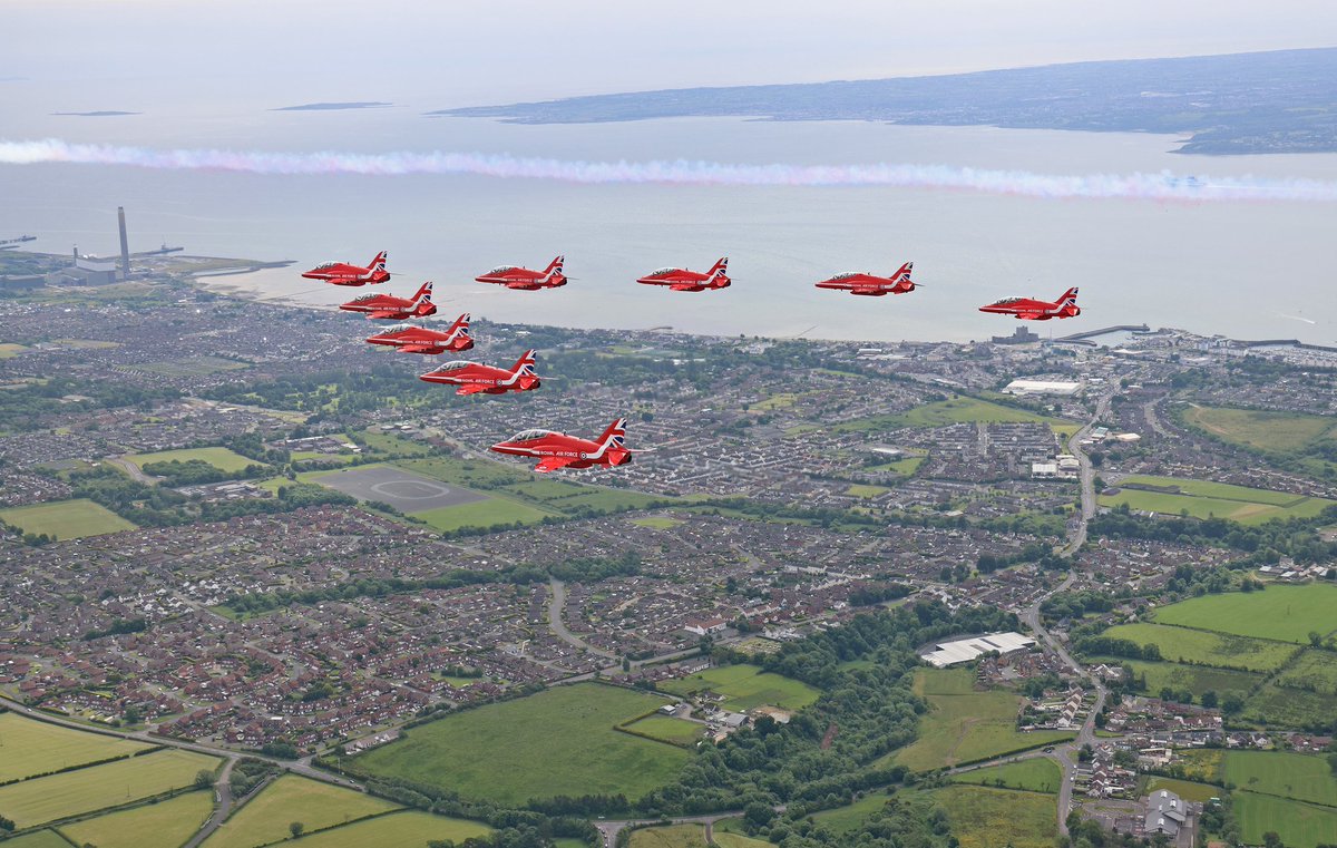 RFCANI's tweet photo. 𝚃𝙷𝙴 𝚁𝙴𝙳 𝙰𝚁𝚁𝙾𝚆𝚂 🇬🇧

@rafredarrows over Carrickfergus to celebrate #ArmedForcesDay. 

#SaluteOurForces: from regular &amp; reserves to service families, veterans and cadets!  #ReservesNI #CadetsNI ☘️ https://t.co/hSEYvZ5TdH