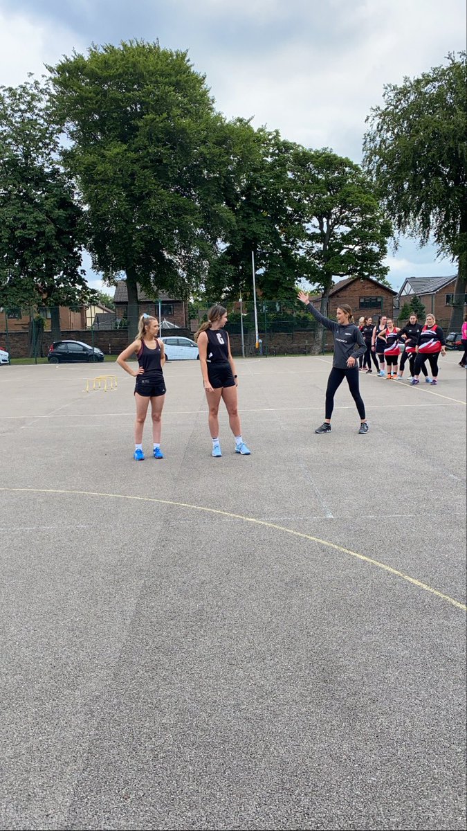 MintridgeFDN's tweet photo. What a fantastic start to our weekend! #wearecrusaders

We had a great time today at @CrusadersNetba1 club with @SaracensMavs netballer @georgialeesxo. Georgia led fun drills focusing on creating space, hitting the circle edge and improving team synchrony especially in attack. https://t.co/gSvBPtslEA