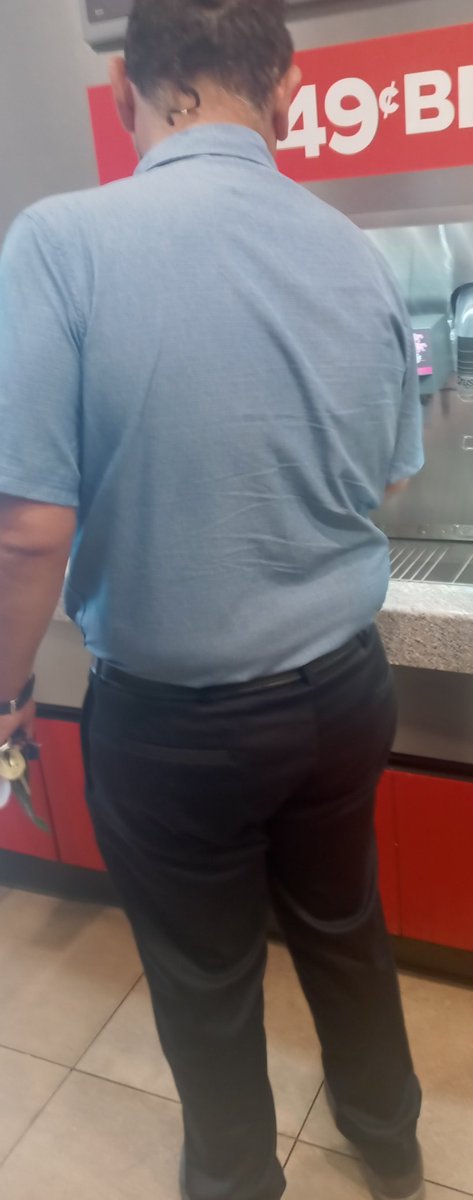 OnlyMaleXXX's tweet photo. Latino maduro sexy en negocios casuales ๐ด๐
#hombreextremo #papiculo
#sexymaduro https://t.co/X5DGFOCA77