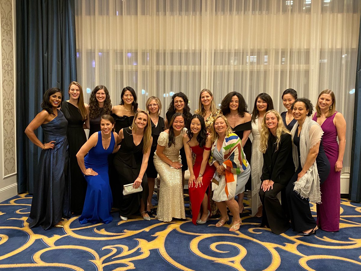 ErikaRangelMD's tweet photo. How many lives will be changed by these amazing ladies?  How many cancers, congenital anomalies, car accidents, vascular diseases, surgical emergencies will turn out differently bc of them? These are the surgical leaders of the next generation. #ilooklikeasurgeon #futureofsurgery https://t.co/qIiEXZTDYn