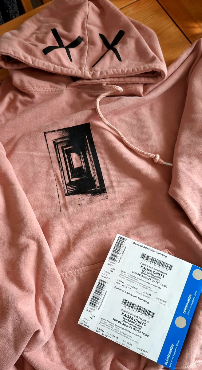 Hannah_23xox's tweet photo. Today was a good mail day! @Louis_Tomlinson #369drop hoodie AND my @KaiserChiefs tickets! Thanks Postie Rob! https://t.co/VjCaapSLjh