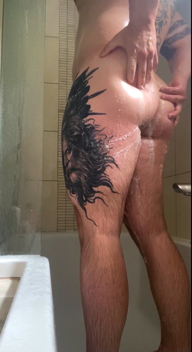 conzo0311's tweet image. Hello, can I be your double cheeked up boyfriend? 
Retweet = yes
Ignore = you hate Hoden