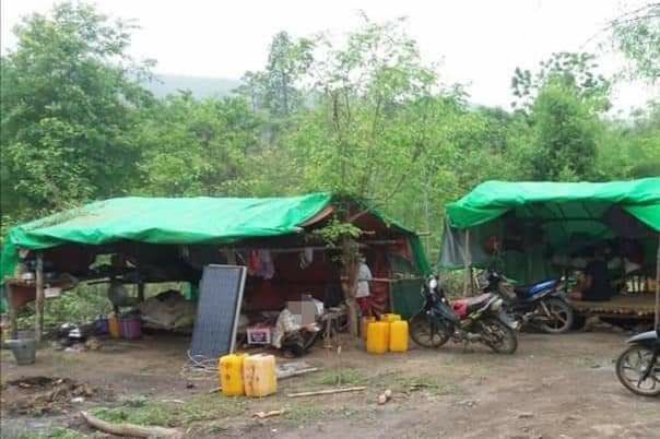 Thousands of civilians in Kani Village, were running away and became refugees because ofMyanmarMilitaryTerrorists abusing power to torture and kill civilians.A local was shot dead  due to the gunshot fired by Terrorists #WhatsHappeningInMyanmar #June19Coup