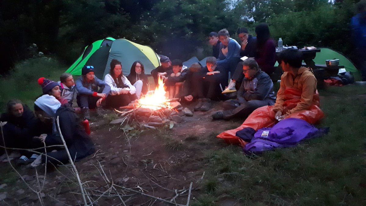 WyedeanD's tweet photo. Silver practice DofE Expedition campfire after a long day. @WyedeanSchool #tiredlegs #eveningmeal #groupbonding https://t.co/58x2W8UoEM