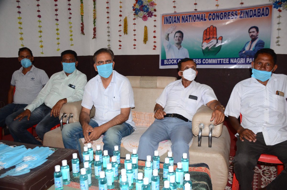 INCJammuKashmir's tweet photo. On the occasion of Shri Rahul Gandhi ji's Birthday, DCC Kathua led by JKPCC Secretary Pankaj Dogra distributed ration kits, sanitizers &amp; masks to the needy ones.
#HappyBirthdayRahulGandhi https://t.co/0uh82fD30n