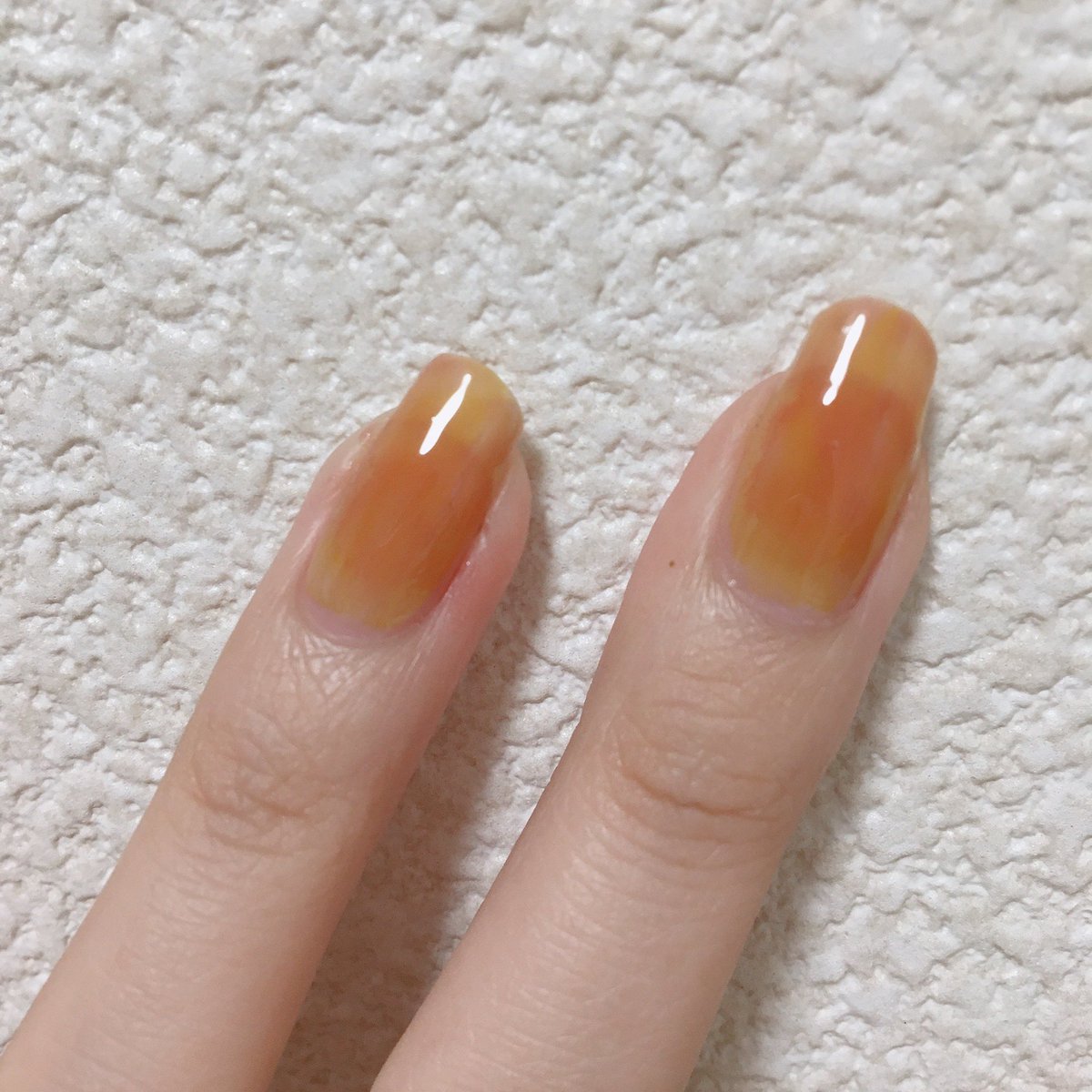 N A O 桃ネイル Canmake N17 クリームチャイを薄く一度塗り Nail Holic Ye503を薄く重ね塗り Canmake ファンデーションカラーズ 01を爪先3 4くらいにぽんぽんのせ ジューシーでちゅるん感のある桃ネイルの出来上がり セルフネイル キャン