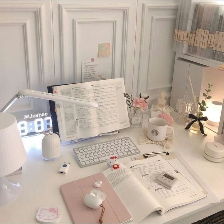 Abellona_co's tweet photo. Macamana nak buat meja study jadi cute tapi tersusun ni?🥺 Nah thread barang barang untuk decor meja study 💜 https://t.co/u2S8Pmy2iR