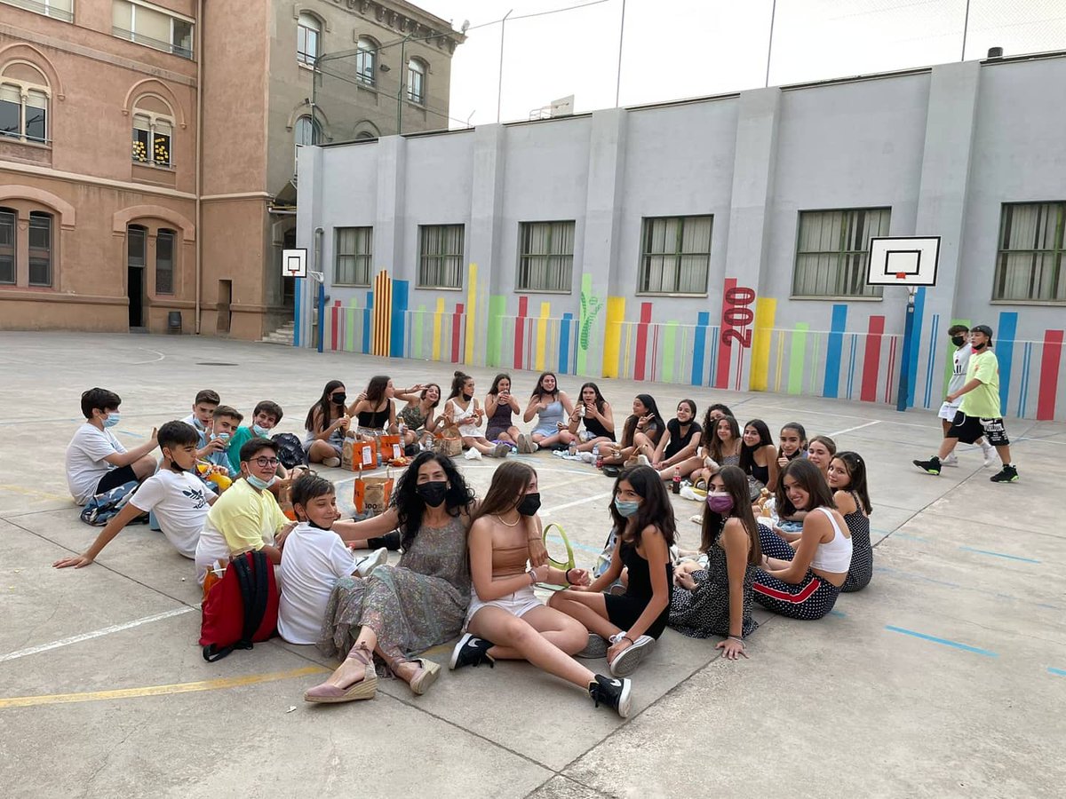 epiasabadell's tweet photo. Divendres dia 18 de juny, 2n d’ESO vàrem acomiadar el cicle celebrant un vespre diferent. Els monitors de l’Esplai de l’escola van dinamitzar jocs i balls durant tres hores que ens van passar volant!
#2NESOPIASABADELL
#ESCOLAPIASABADELL https://t.co/hMJrMTx26j