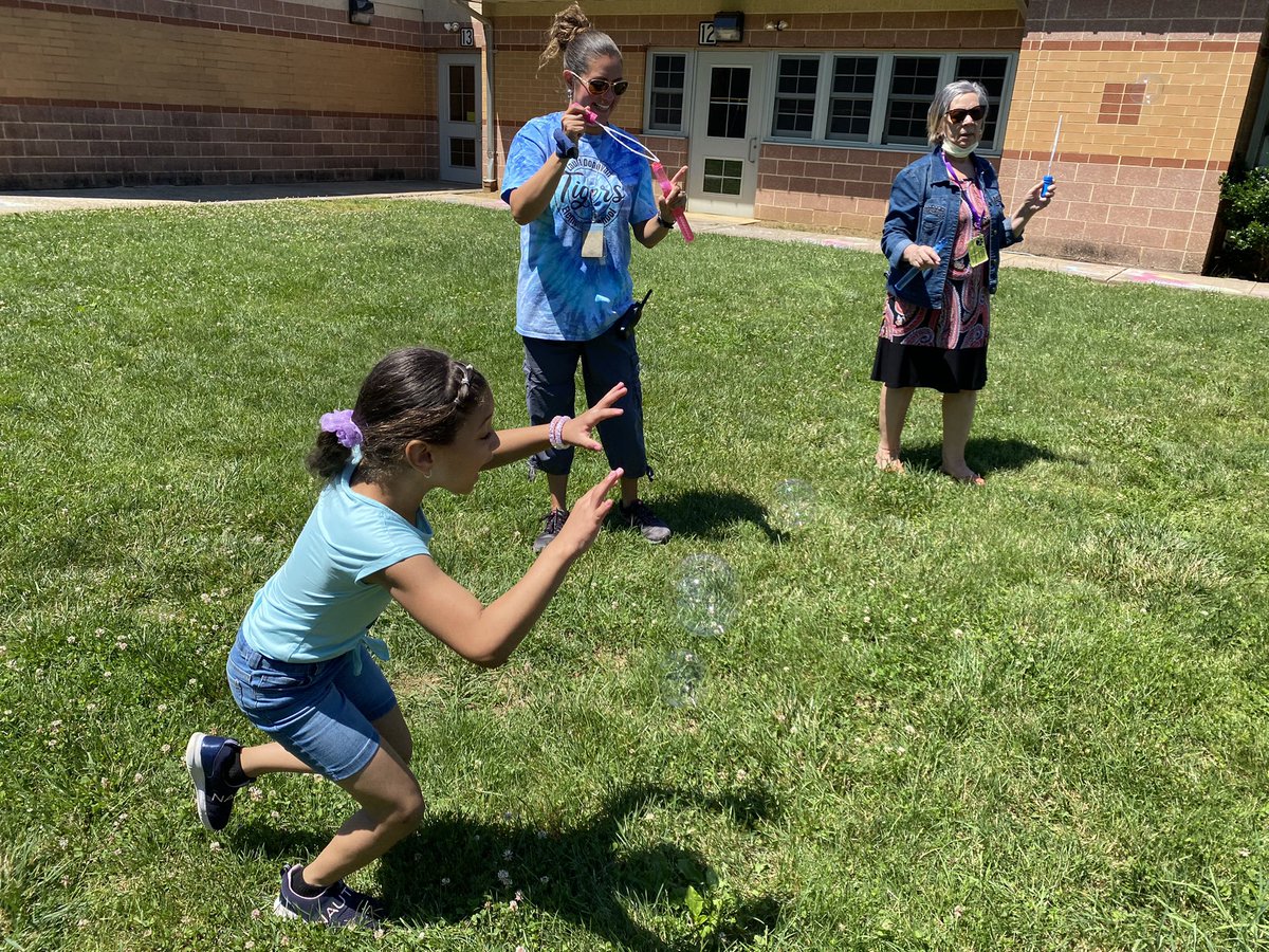 LDS_MrsRamos's tweet photo. Last day of school. We had so much fun!! Mrs. Ramos bilingual kiddos @DonovanSchool @LDS_MrsRamos @LDS_MrsGonzalez @JennBenbrook @LDS_Supervisor # https://t.co/VdaylXSBpX