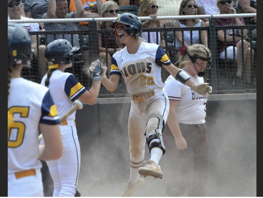 SoftballSlhs's tweet photo. 1 more.   Lets go! @slhslions @BarstoolLyon @statechampsmich @SouthLyonStuCo @SouthLyonHS @SLCSD @OutOfLField https://t.co/etKwDvHEcC