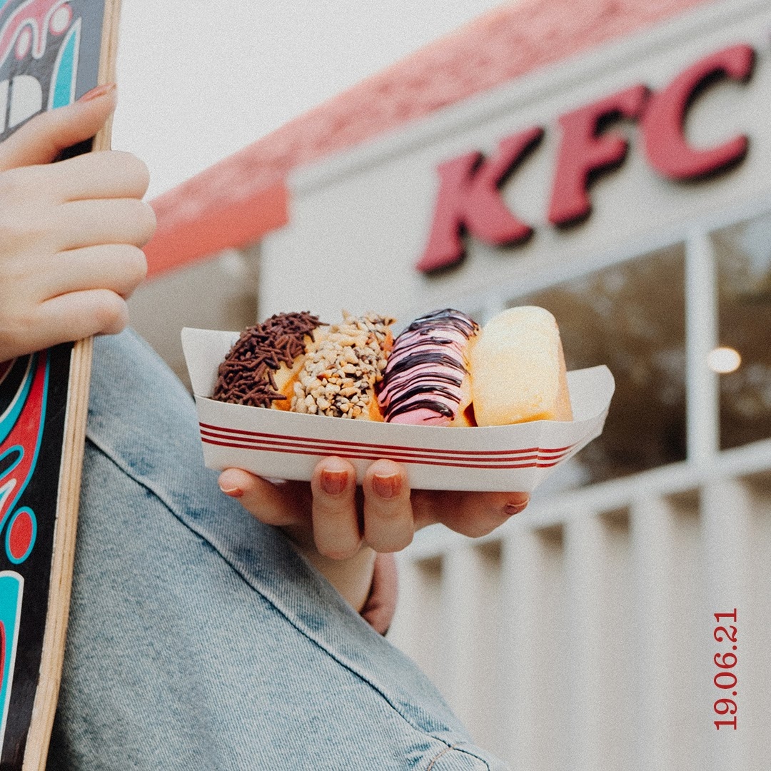 KFCINDONESIA's tweet photo. Yang mana pukis favorit lo buat dinikmatin setelah beraktivitas seharian?
#kfcindonesia #kfcdessert #kfcclassic https://t.co/c0MS4fIIFP