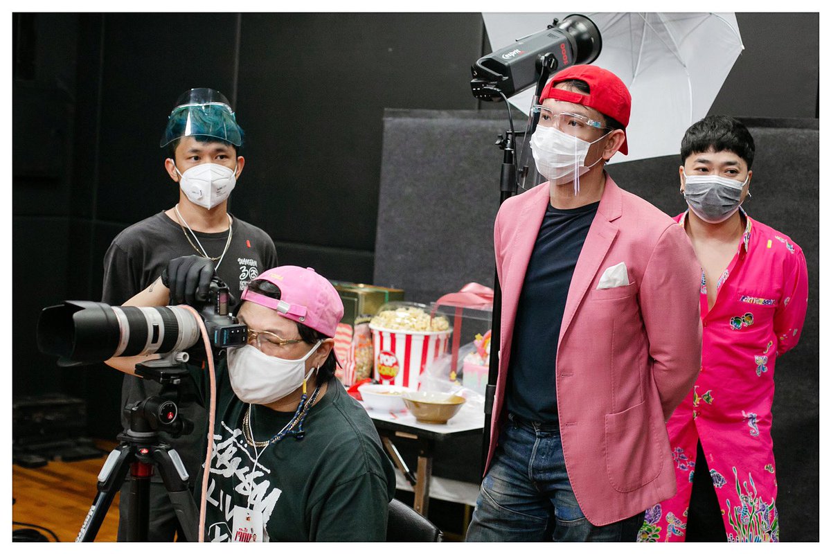 Jinnawa25102419's tweet photo. On duty 
Shooting Day 1 “เจ๊คิ้มกินรอบวง On Stage” 
ชีวิตคนหลังกล้อง 
.
#เจ๊คิ้มกินรอบวงOnStage
#เจ๊คิ้มกินรอบวง
#Scenario #ScenarioOnline #SCENARIOlive https://t.co/VryVYuRMiB