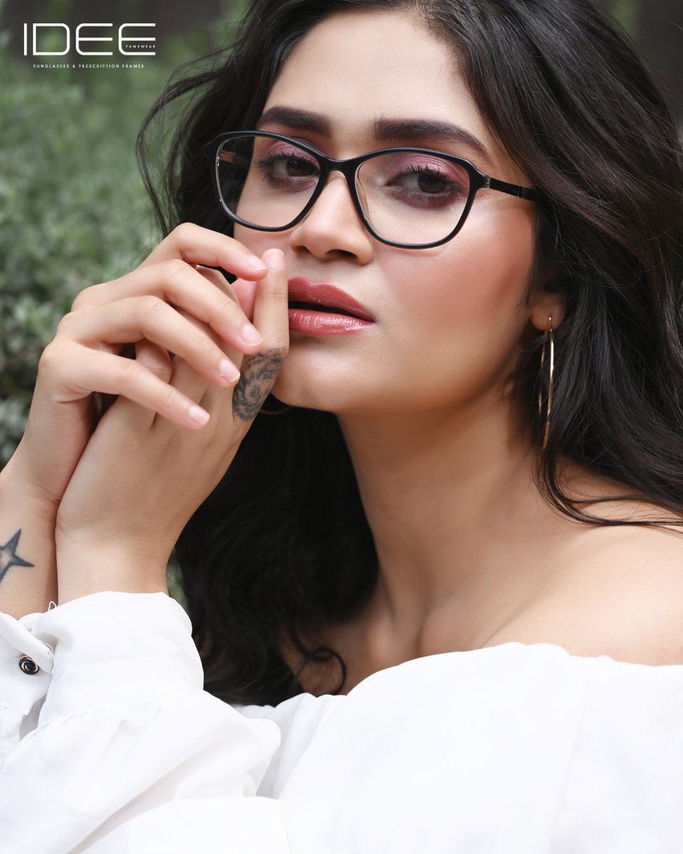 IDEE_Eyewear's tweet photo. Classic shape to keep it minimal 🙌

#IDEEEyewear #sunglasses #shades #specs  #sunglasseslover #sunglassesfashion #framewear #lookbook #style #frames #eyewear #spectacles #glasses #framesfashion https://t.co/NWMiAC77GN