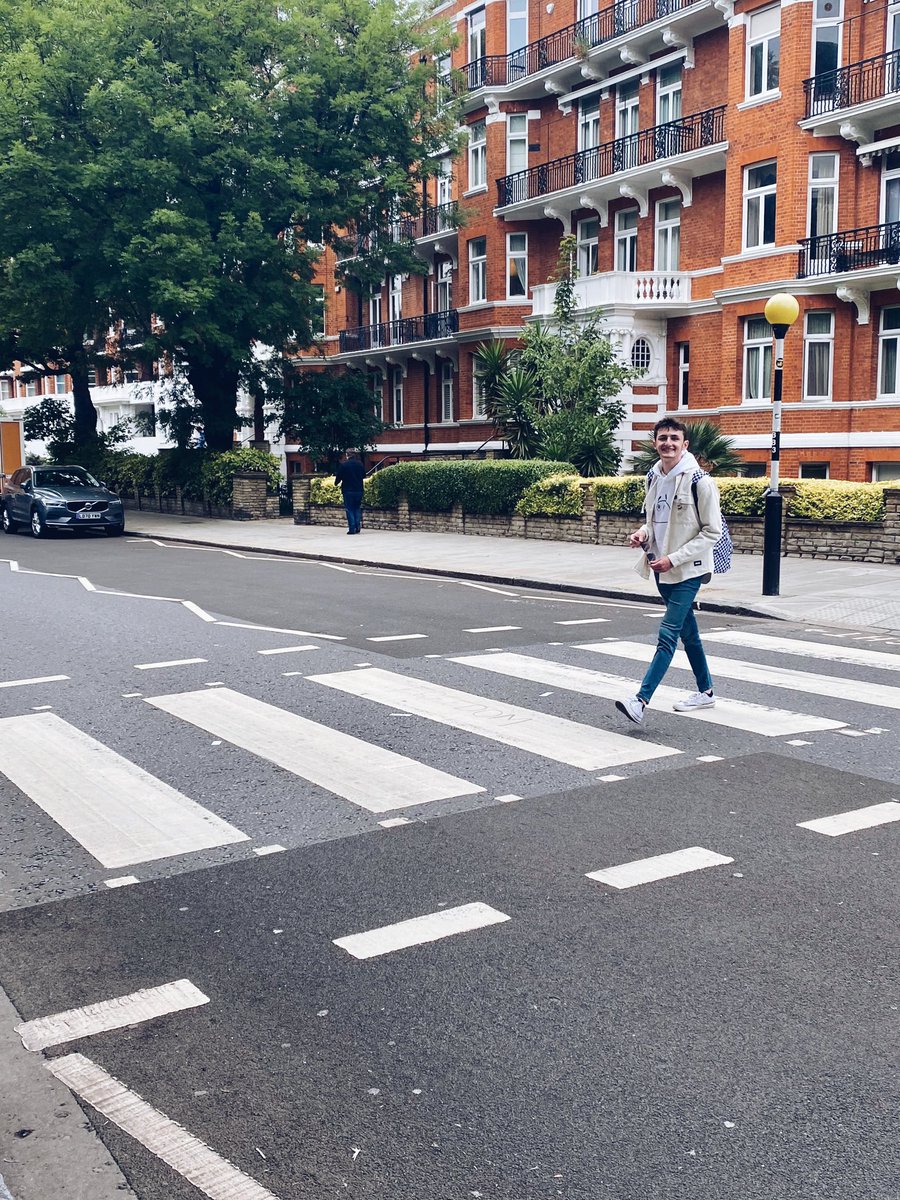 BLOBBY ROAD 🤩 I’m down in London today, and of course I’ve started the day off with some Blobs on the Abbey Road walls! Go find them! 🧐 #AbbeyRoad