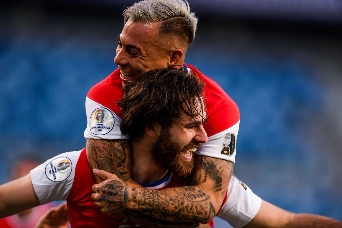 Rovers's tweet photo. 🗣 Eduardo Vargas: "We get along well with Ben. We don't know his language, he doesn't know how to speak Spanish either, but we understand each other very well on the pitch."

📸 @benbreo 🇨🇱

#Rovers 🔵⚪️ https://t.co/k7wpLzlF3A