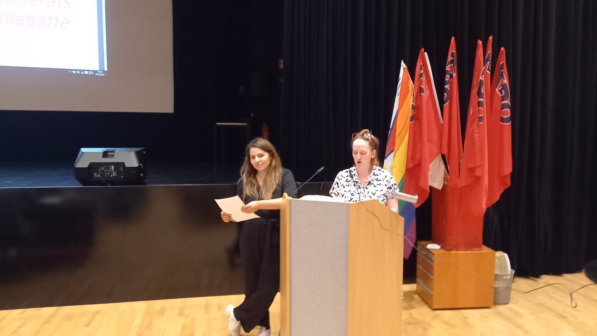 KPOE_EL's tweet photo. Nun wird die Arbeitsweise des neuen Leitungsteams vorgestellt. Teil des Teams sind Katerina Anastasiou und Natscha Wanek. #38PT #wastun https://t.co/f6ur79Q6mZ