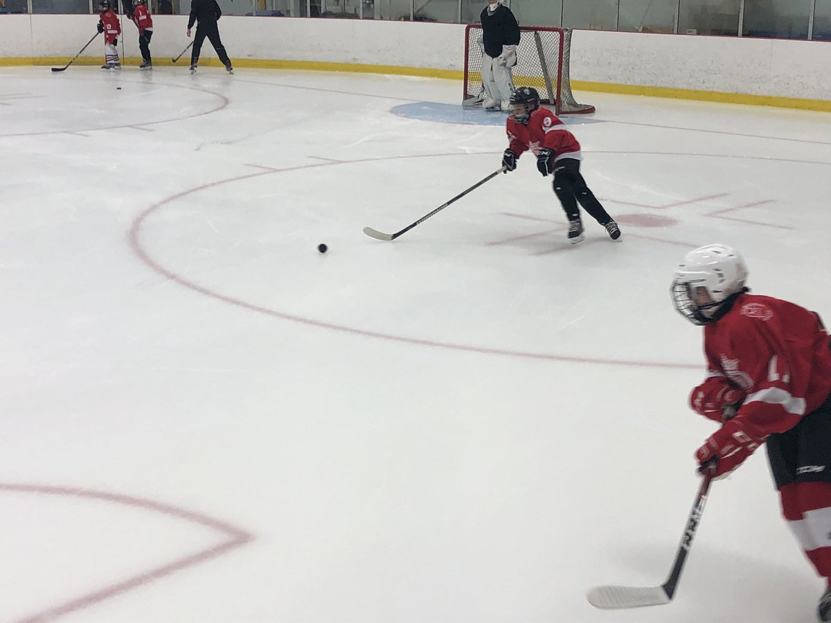 philtremblay22's tweet photo. Le camp de sélection de nos équipes M13 du Royal Cardinal-Roy 2021-2022 est en cours! Depuis hier soir, le camp de sélection de nos équipes M13-D1/D2 est débuté! Les jeunes sont très excités d’être de retour sur la glace! Bon camp à tous! https://t.co/IxoLjtZjVC