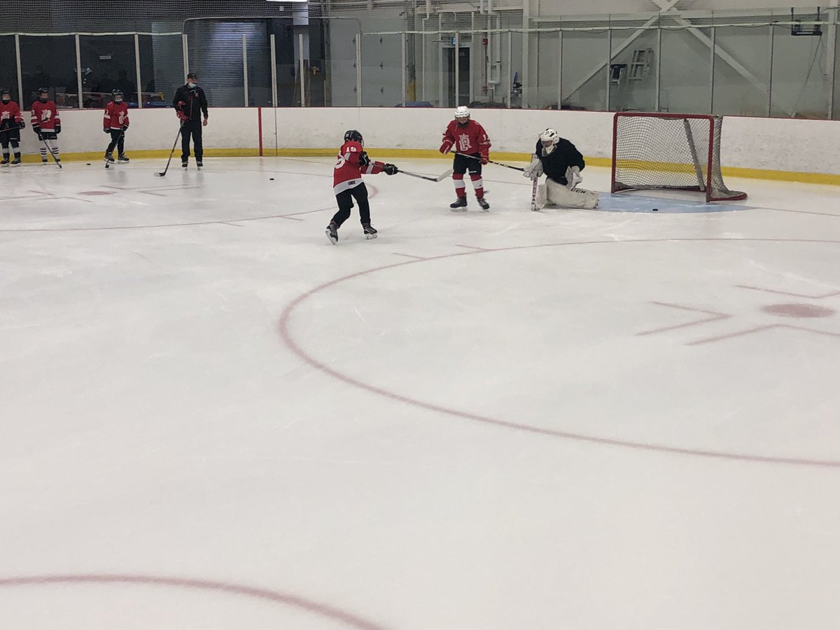 philtremblay22's tweet photo. Le camp de sélection de nos équipes M13 du Royal Cardinal-Roy 2021-2022 est en cours! Depuis hier soir, le camp de sélection de nos équipes M13-D1/D2 est débuté! Les jeunes sont très excités d’être de retour sur la glace! Bon camp à tous! https://t.co/IxoLjtZjVC