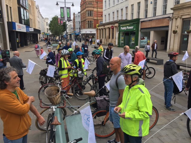 CleanAirChelt's tweet photo. A really good turnout for our clean air bike ride around Cheltenham's streets. So much thanks to those who came today! @MassCourteous @CheltTewksCycle @cleanairdayuk @CleanGreenChelt @CheltenhamBC @XRCheltenham 🚲 https://t.co/zzg4Wryadu