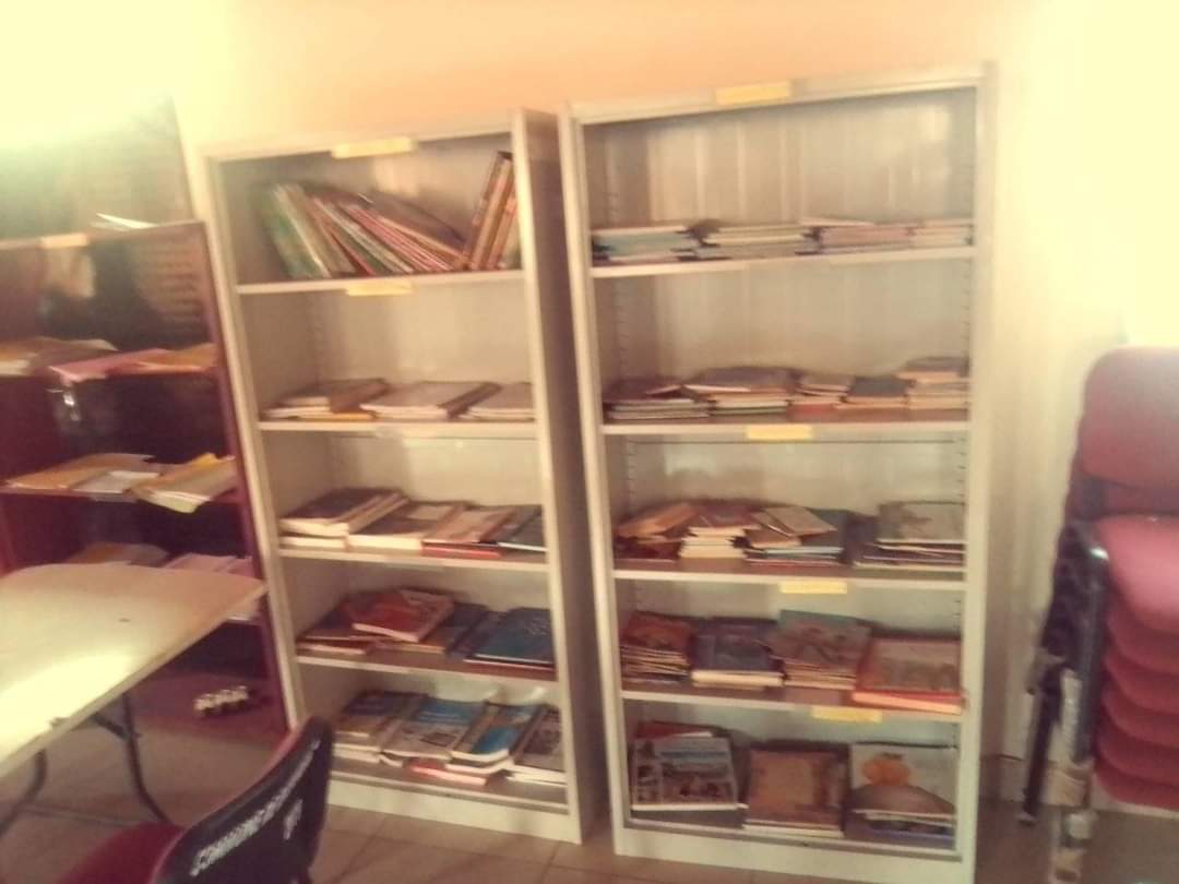 ActusCTD's tweet photo. La médiathèque municipale de la mairie de Bayangam vous offre toutes sortes de manuels: l'éducation, divertissement,jeux, salle de cinéma, etc. https://t.co/nE1SG8zvGH