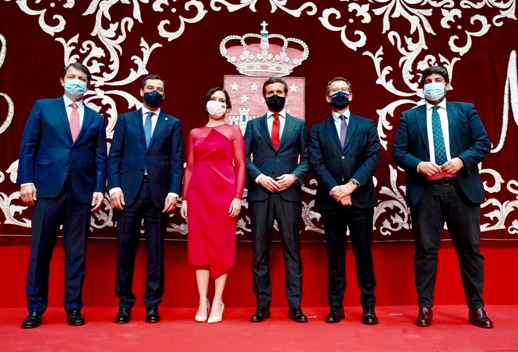 pablocasado_'s tweet photo. Es un orgullo asistir a la toma de posesión de @IdiazAyuso como presidenta de la Comunidad de Madrid.
 
Tras dos años defendiendo la salud y el empleo de todos, anuncia un gobierno austero y eficaz para bajar impuestos, apoyar la maternidad y la libertad educativa. ¡Enhorabuena! https://t.co/WRqhHX4Gz4