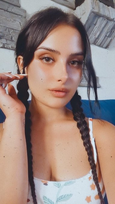 Con maquillaje o sin?🥵 + en https://t.co/Qstvvy2uiq 💖 https://t.co/ckK11l7NuU