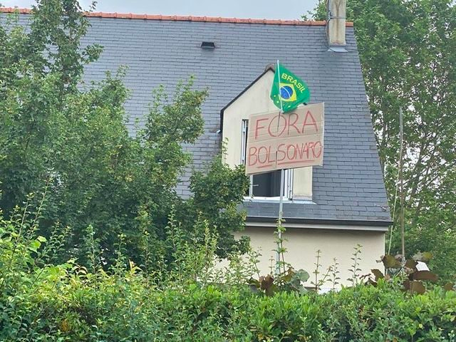 MidiaNINJA's tweet photo. E quem prefere ainda não sair de casa, também pode se somar aos atos #19JForaBolsonaro

Imagem registrada em Samur, na França. Via /carolinafschneiderbruguier #19J https://t.co/I9aI0gNdL3