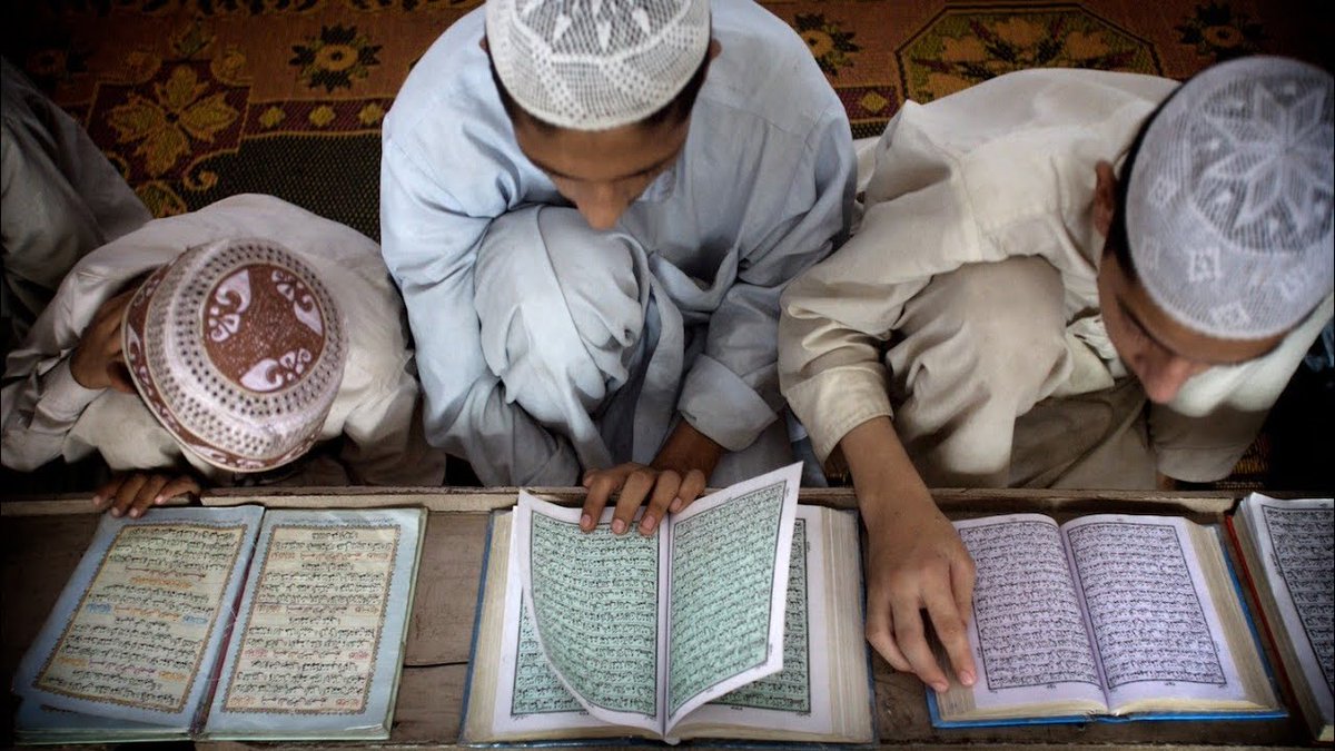 Мусульманское право коран. Кыргызстан исламский медресе. Медресе Коран. Религиозная школа мусульман.
