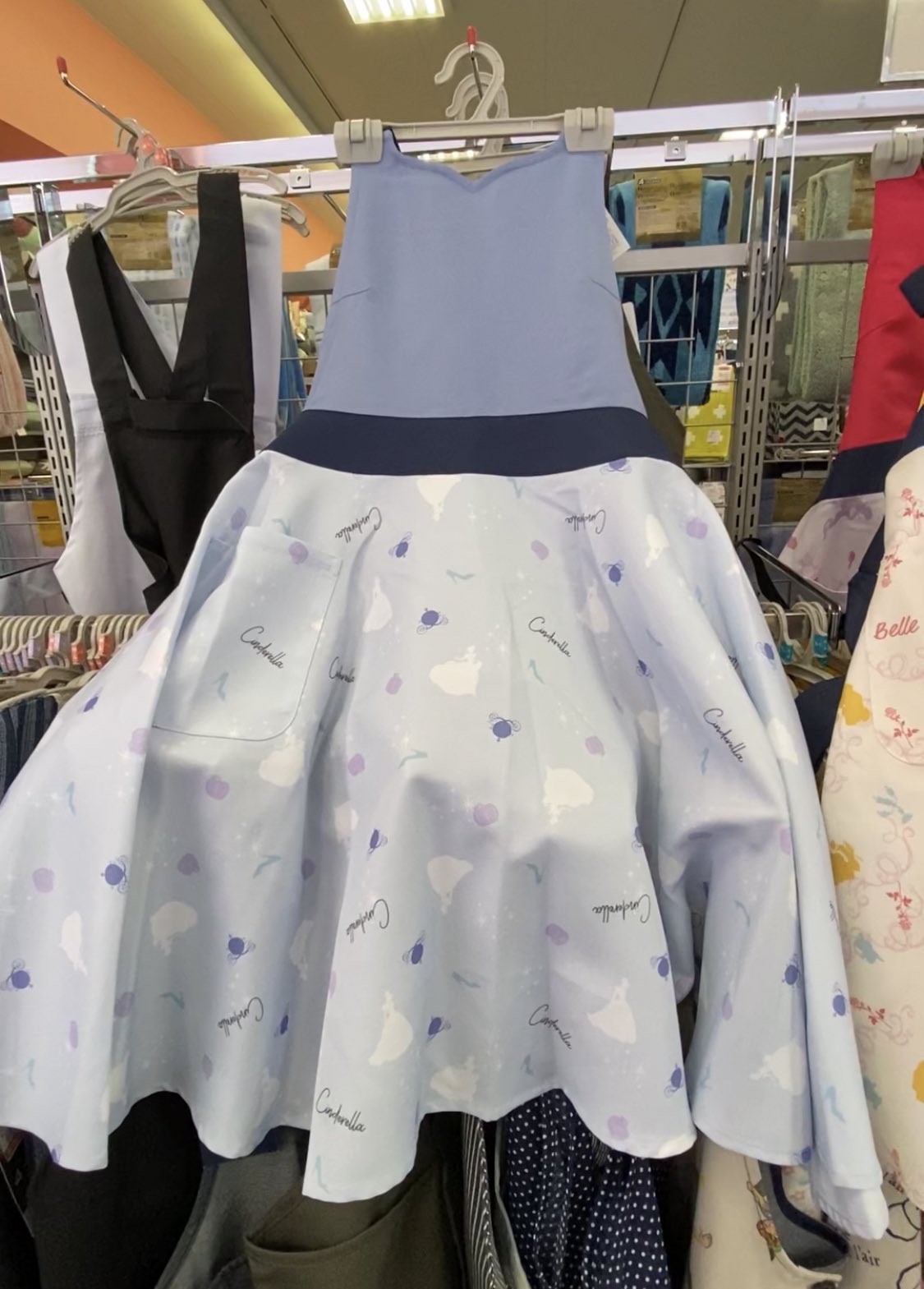 あゆみにー しまむらのエプロン ディズニープリンセス シンデレラ ベル ラプンツェル アリエルがあった T Co Erpyyng9fr Twitter