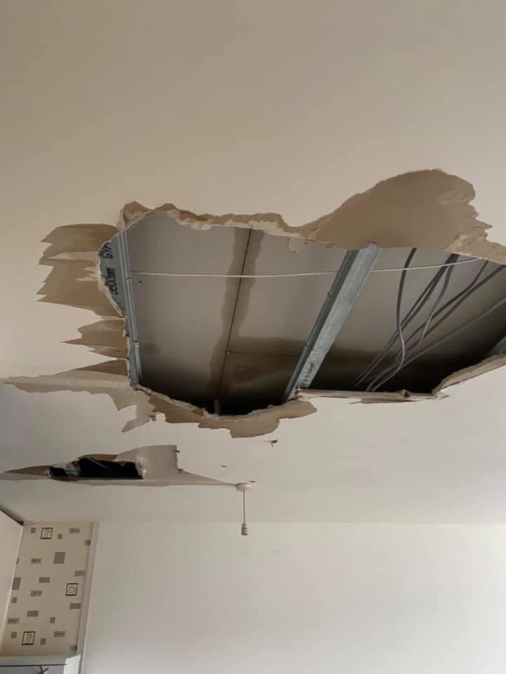 Kwajotweneboa's tweet photo. Hi guys, this week Clarion claimed they ‘got the balance wrong’ on the Eastfields Estate. Suggesting the disrepair issues are just on my Estate ..... I’ve decided to share with you all, submissions from different Clarion tenants suffering across the United Kingdom. Please RT🙏🏽❤️ https://t.co/ffxiGu5PwJ