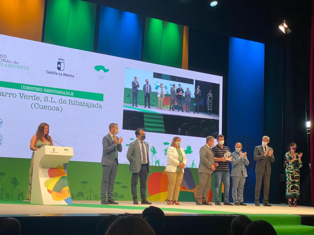 Recogimos el premio d Consumo Responsable d Castilla -LM. Gracias a la Consj. d Desarrollo Sostenible por proponernos. Q valoren el esfuerzo por ofrecer elaboraciones saludables y respetuosas con el M. Ambiente es muy gratificante. #eco #vegano  #singluten #sinalergenos #sabroso