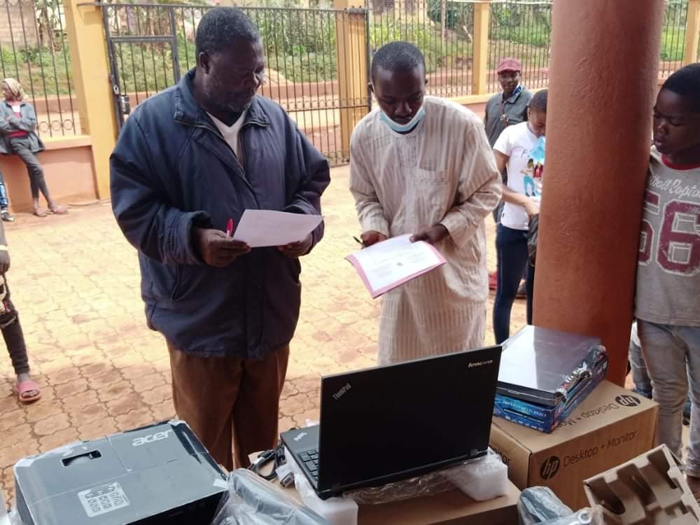 ActusCTD's tweet photo. Installation d'un Bureau d'Emploi Municipal dans la Commune de Babadjou.
C'est un Centre d'écoute, d'orientation, d'accueil pour les jeunes en quête d'emploi dans la localité. https://t.co/qR37p3TKp2