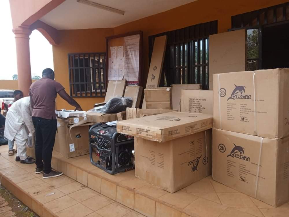 ActusCTD's tweet photo. Installation d'un Bureau d'Emploi Municipal dans la Commune de Babadjou.
C'est un Centre d'écoute, d'orientation, d'accueil pour les jeunes en quête d'emploi dans la localité. https://t.co/qR37p3TKp2